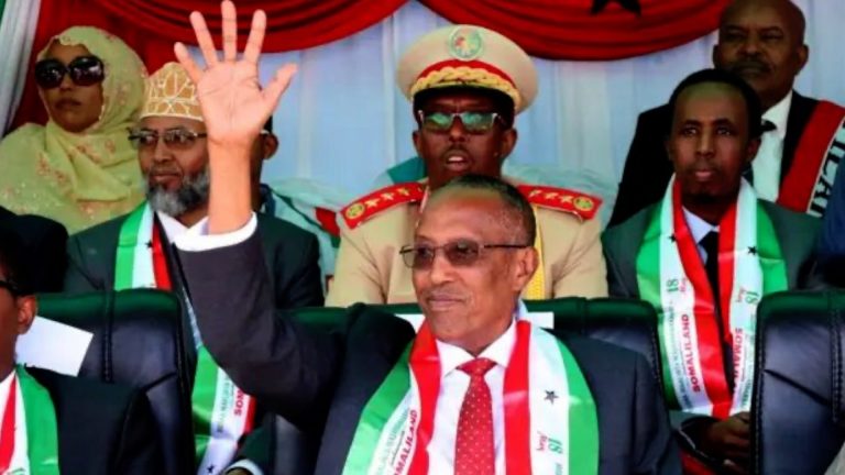 SOMALILAND CELEBRATES 32 YEARS OF INDEPENDENCE WHILE BIHI TALKS OF WAR.